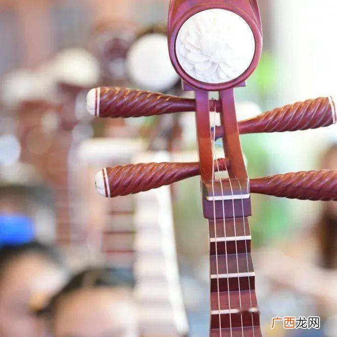 大珠小珠落玉盘形容什么乐器,形容国风乐器？