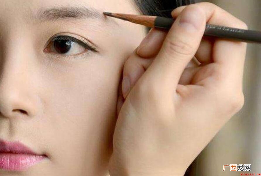 女生裸妆化妆步骤是什么样 女生裸妆化妆步骤是怎样的