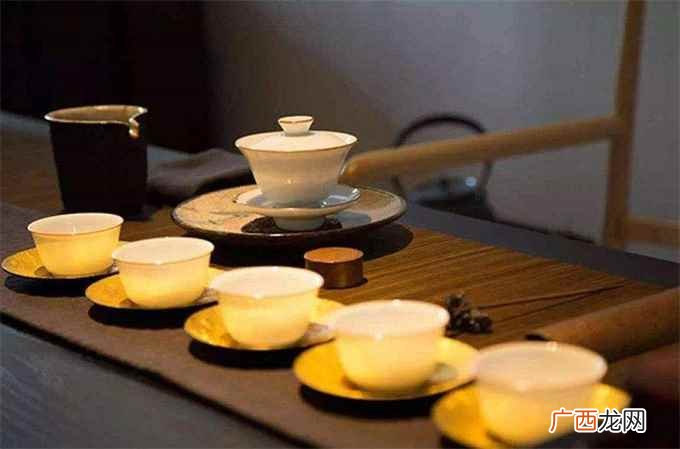 凝神静气的意思