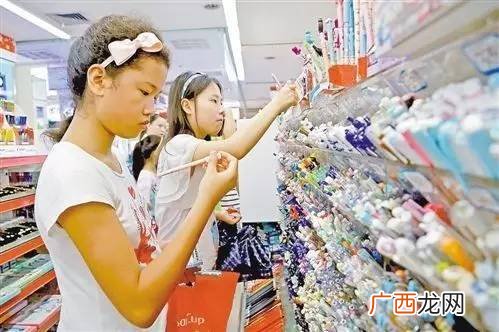 开学文具店里都有什么学习用品,大学校园有文具店吗？