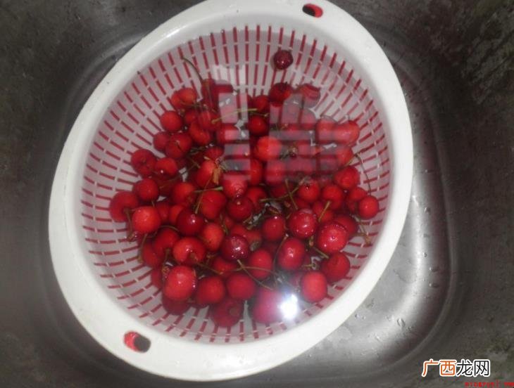 大樱桃美味可是一不小心 樱桃汁怎么洗掉