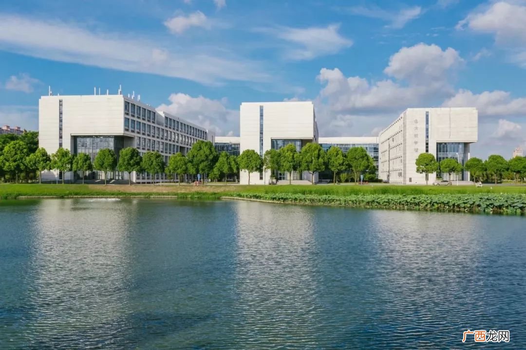 南通大学艺术学院在哪个校区,南通大学钟秀校区共多少学生？