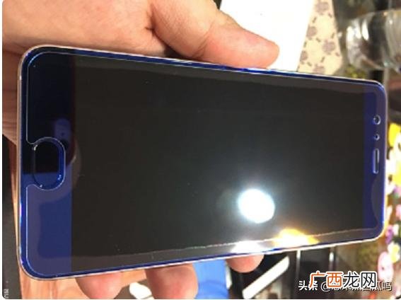如何去掉钢化膜白边,手机贴膜出现白边怎么处理？