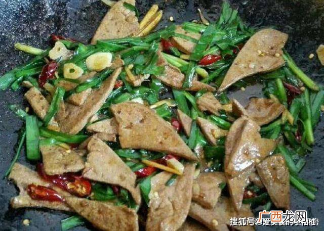 猪肝炒什么菜可以搭配,猪肝炒火腿肠的做法？