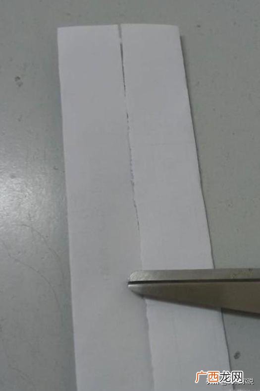怎么用纸折小刀,手工折纸—如何用纸来折小刀？