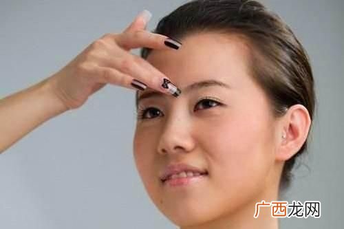 女人眉间印堂有痣是富贵痣 女人印堂有痣好不好