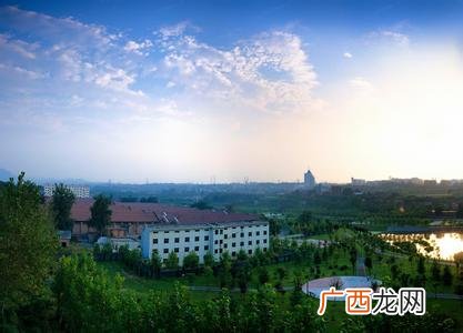 红寺堡属于哪个省哪个市,吴忠市红寺堡区在利通区吗？