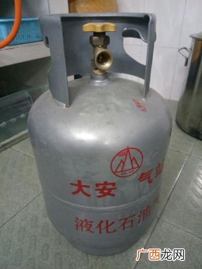 煤气罐装的是什么气体,煤气罐用的是什么气？