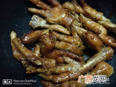 如何卤鸡爪子,卤鸡脚怎样不破皮？