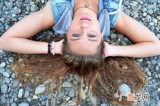 语笑嫣然是什么意思,“语笑嫣然”是什么意思？喻意是什么？成语来源是什么？