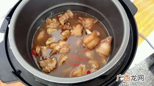 烀猪蹄的汤能做什么,烀猪蹄的汤能用吗？