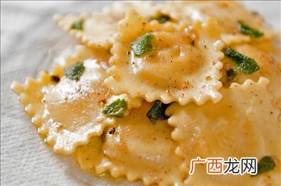 意大利饺子是什么形状的,意大利饺子和中国饺子有什么不同？