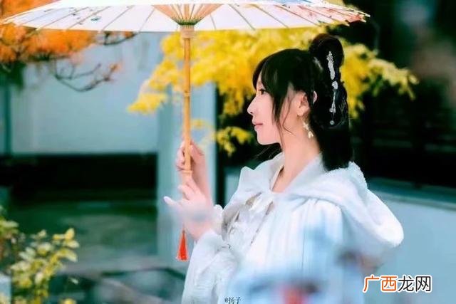 惟有相思似春色下一句,虽有千般不舍却无奈的诗句？