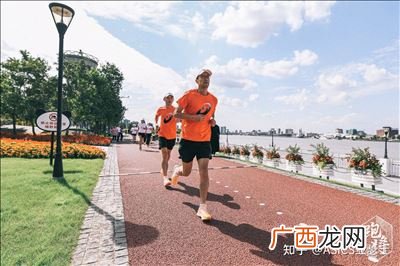 人的慢跑速度是多少合适,跑步步频步幅多少合适？