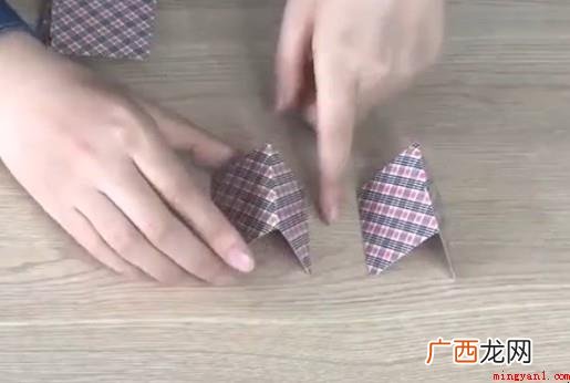 扑克牌搭高塔怎么搭得高