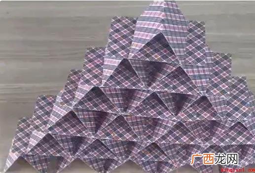 扑克牌搭高塔怎么搭得高