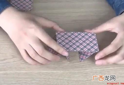 扑克牌搭高塔怎么搭得高