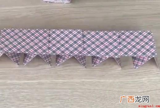 扑克牌搭高塔怎么搭得高