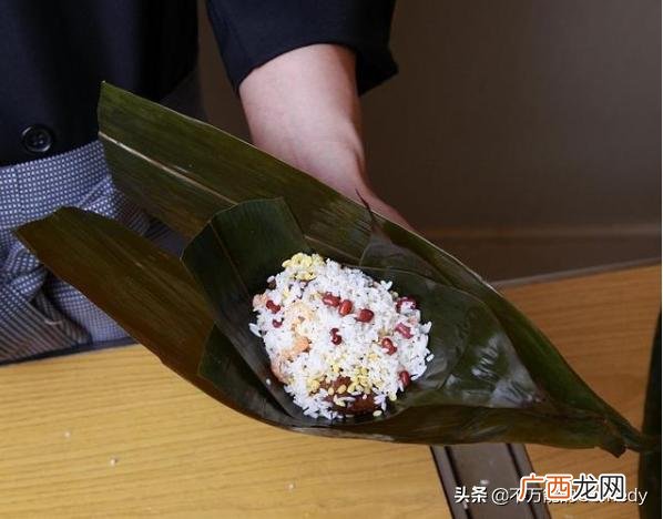 怎么包三角粽子详细步骤,教你如何包一个三角粽子？