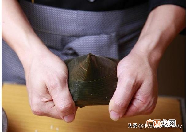 怎么包三角粽子详细步骤,教你如何包一个三角粽子？