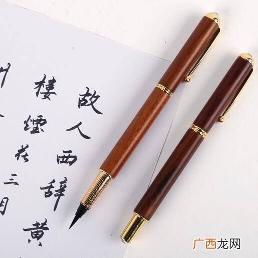 钢笔式毛笔怎么使用,学钢笔字为什么不能用毛笔的方法，硬笔应该怎么练？