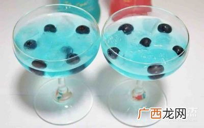 蓝色夏威夷做法,蓝色鸡尾酒怎么调？