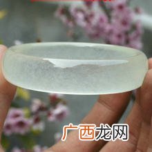 芙蓉玉手镯有什么功效,芙蓉玉戴着有什么好处？