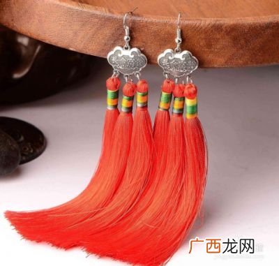 流苏怎么绑在扇子上,怎么捻扇子？