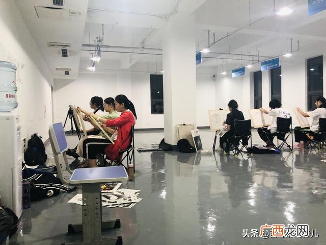 高中美术生,高中选择美术特长的利与弊？