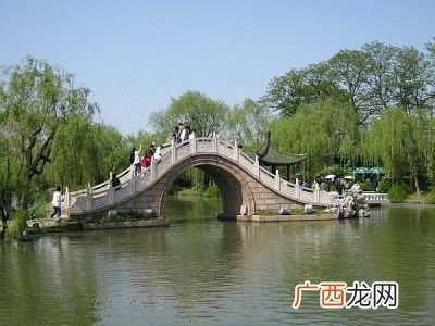 二十四桥是哪个景点,杜牧的诗作二十四桥明月夜的景点？