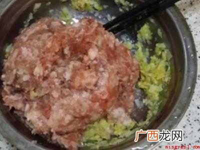水汆丸子怎么调肉馅