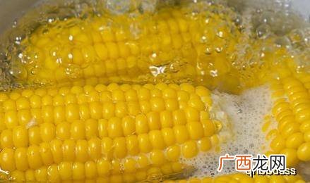 玉米冷水煮还是热水煮,买来的新鲜玉米先不煮是放冰箱保存还是常温保存？