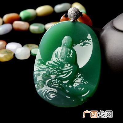 玉和翡翠哪个好,中国四大名玉和翡翠哪个好？