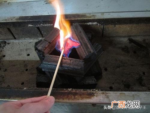 如何点燃烧烤木炭,炭火怎么生火？