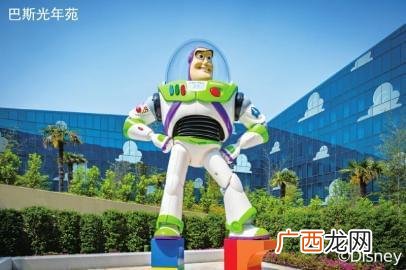 上海迪士尼中的巴斯光年至少几人,迪士尼都有哪些人物？