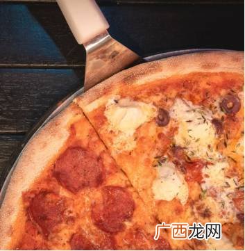 披萨怎么烤,烤披萨是怎么做的？
