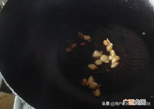 青瓜炒鸡蛋怎么炒,黄瓜配什么炒好吃又好看？