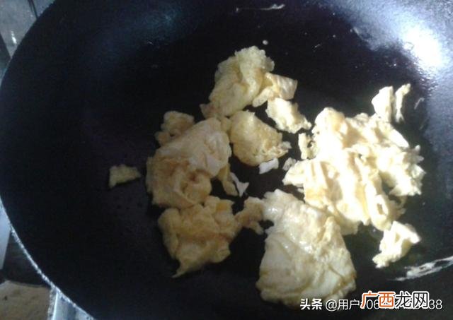 青瓜炒鸡蛋怎么炒,黄瓜配什么炒好吃又好看？
