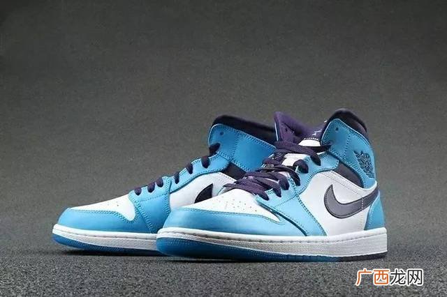为什么有的乔丹鞋是耐克标志,为什么在NIKE店里会买到乔丹标的衣服和鞋?