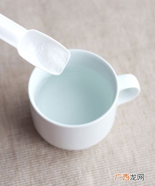 盐开水喝了有什么好处,我的鱼缸里的水加了专用盐，长期浸泡有没有害处？