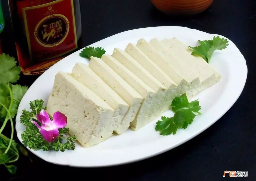 用盐水做豆腐怎么做,豆腐要用热盐水浸泡吗？