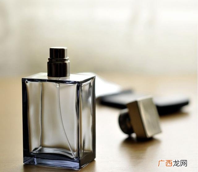 香水如何制作出来的,简单的自制香水教程？