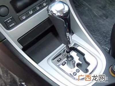 自动挡怎么挂档,汽车自动挡是怎么自动换挡的呢？