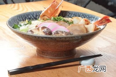 一碗过桥米线多少卡路里,一碗过桥米线多少卡路里？