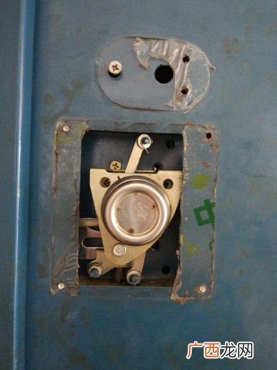 锁芯怎么拆下来,门锁打不开怎么拆卸？