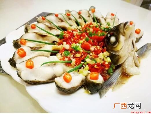 葱姜蒜豉油来清蒸鲈鱼最能保存鱼的美味 豉油蒸鱼怎么做