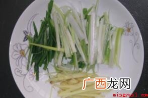 葱姜蒜豉油来清蒸鲈鱼最能保存鱼的美味 豉油蒸鱼怎么做