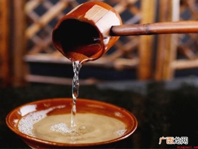 用粮食作物、新鲜水果等含小麦粉或糖的化学物质通过发醇做成的含 酒的密度是多少