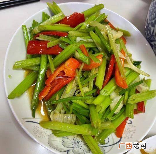 芹菜和什么菜炒了好吃,黄芹菜怎么做才好吃？
