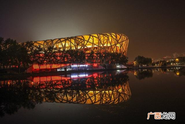 急鸟巢的夜景到几点呢,2021年六月鸟巢水立方夜景时间几点开始？